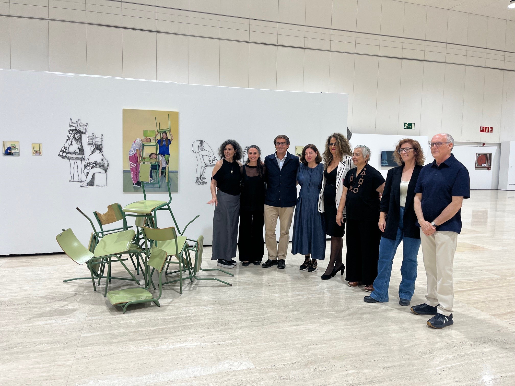 Eva Mauricio gana los EAC 2025 del Instituto Gil-Albert   con la instalación de sillas escolares Sentar la cabeza